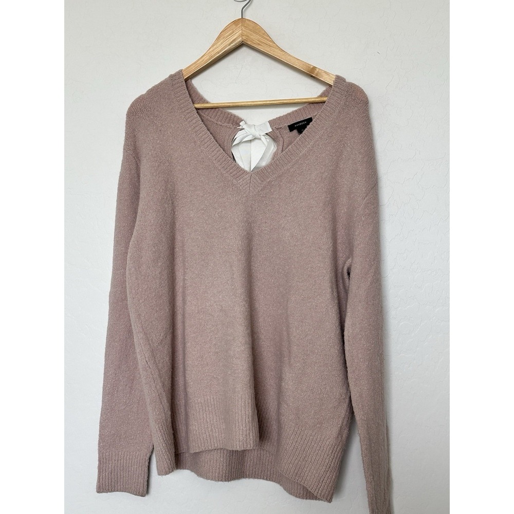 Halogen Women's Medium Light Pink V-Neck Sweater Size 1X